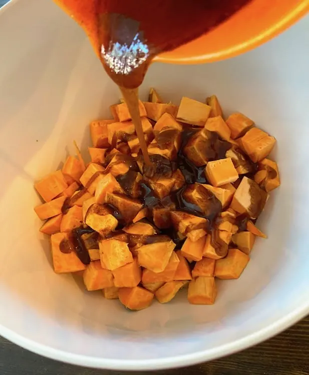 Pouring the mixture into the bowl