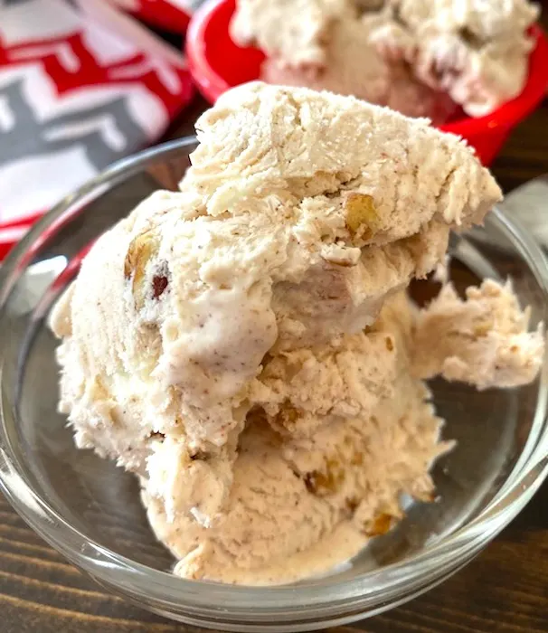 bowl of cinnamon pecan ice cream