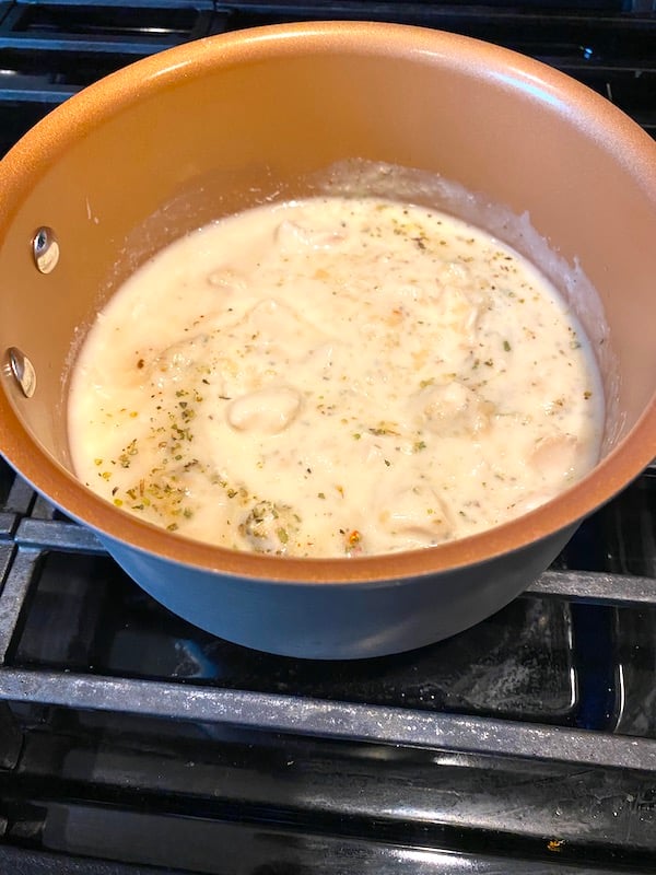  alfredo Sauce in einem Topf