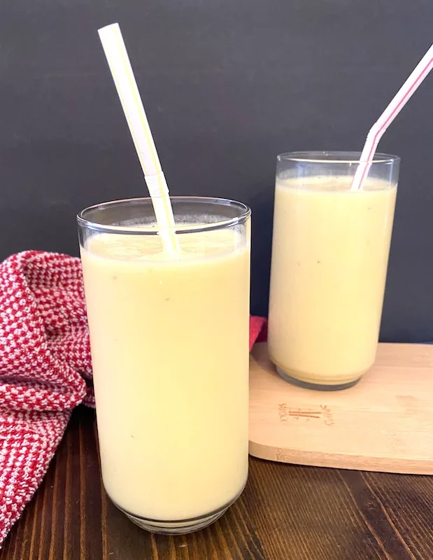 2 pineapple smoothies