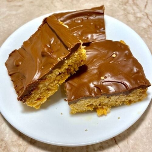 3 scotcheroos bars on a plate